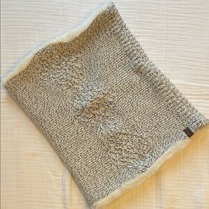 Roots Polar Fox Snood